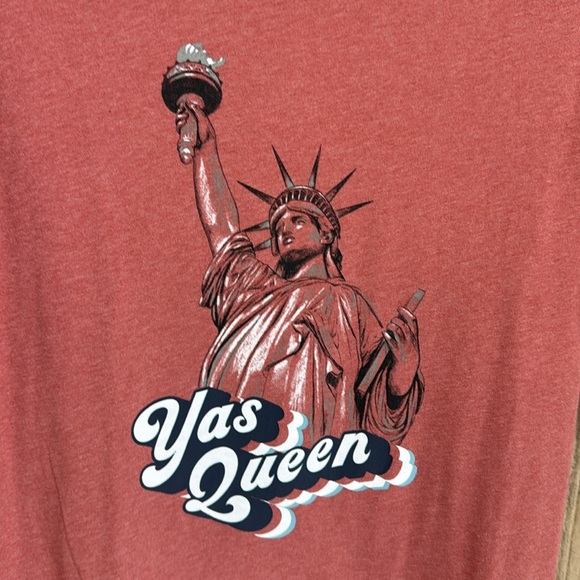 Red Graphic "YAS QUEEN" Short Sleeve T-Shirt Size Large - Picture 2 of 7